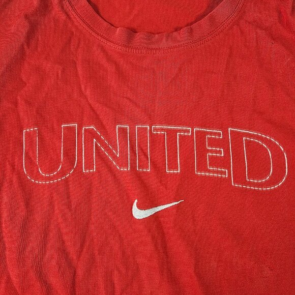 Nike Fit Dry Men's Size M Manchester United T Shirt Red Old Trafford Map On Back - Picture 3 of 16